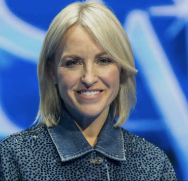 Découvrez le Look Scintillant d'Émily Bégin qui enflamme la saison des Fêtes ! 4 Découvrez le Look Scintillant d'Émily Bégin qui enflamme la saison des Fêtes ! Capture decran le 2025 12 09 a 20.13.12 Découvrez le Look Scintillant d'Émily Bégin qui enflamme la saison des Fêtes !