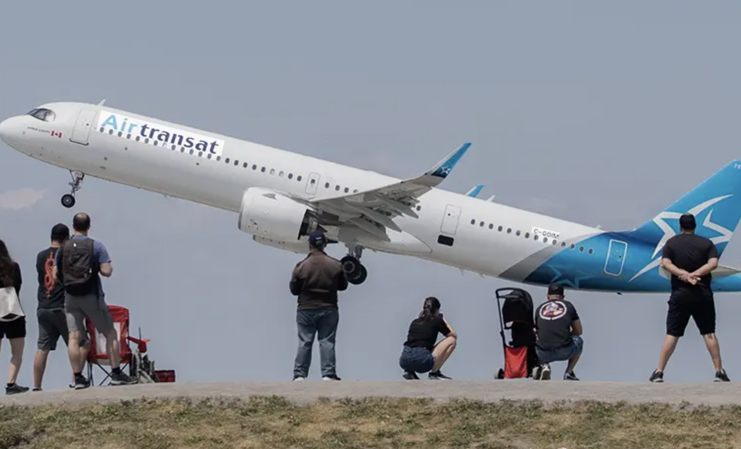 Chaos Aérien : Air Transat Évite la Grève, mais Laisse des Voyageurs en Plein Désarroi 1 Chaos Aérien : Air Transat Évite la Grève, mais Laisse des Voyageurs en Plein Désarroi Capture decran le 2025 12 10 a 00.16.56 Chaos Aérien : Air Transat Évite la Grève, mais Laisse des Voyageurs en Plein Désarroi