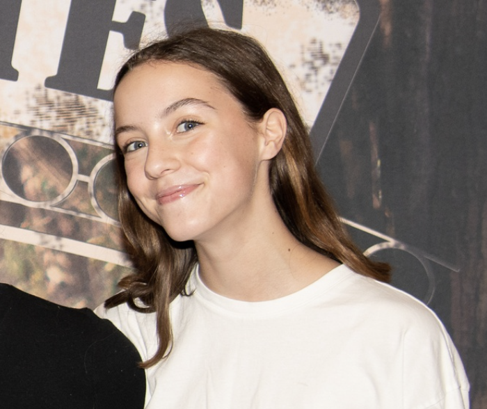 Capture decran le 2025 12 10 a 12.46.34 Un Instant de Douceur : Rapha&euml;lle, la Fille de V&eacute;ronique Cloutier, D&eacute;voile sa Romance en Image