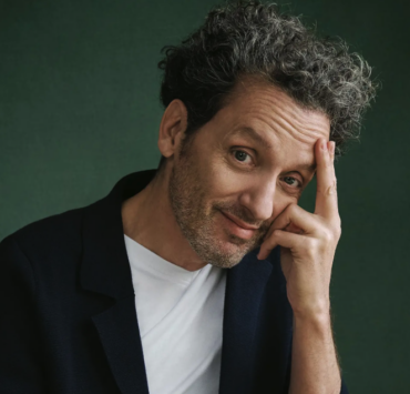 « André Sauvé dévoile enfin l'homme de l'ombre qui éclaire sa vie depuis 10 ans ! » 2 « André Sauvé dévoile enfin l'homme de l'ombre qui éclaire sa vie depuis 10 ans ! » Capture decran le 2025 12 12 a 18.44.14 « André Sauvé dévoile enfin l'homme de l'ombre qui éclaire sa vie depuis 10 ans ! »