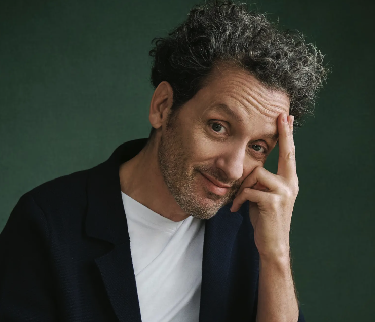 Capture decran le 2025 12 12 a 18.44.14 &laquo; Andr&eacute; Sauv&eacute; d&eacute;voile enfin l'homme de l'ombre qui &eacute;claire sa vie depuis 10 ans ! &raquo;