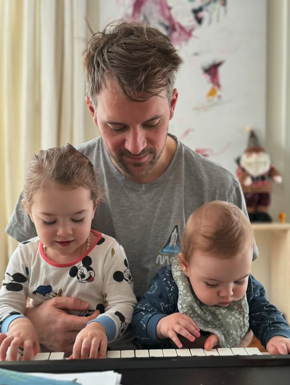 Capture decran le 2025 12 13 a 02.33.59 Jean-Philippe Perras partage 15 photos touchantes de ses magnifiques enfants et sa blonde