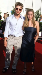 Capture decran le 2025 12 13 a 22.54.21 Elle a &eacute;lev&eacute; son b&eacute;b&eacute; seule &agrave; 22 ans&hellip; aujourd&rsquo;hui, elle est l&rsquo;actrice la plus riche du monde