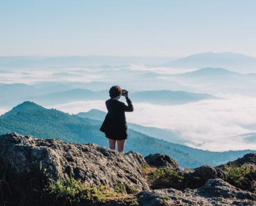 Capture decran le 2025 12 13 a 23.36.55 Elle a &eacute;lev&eacute; son b&eacute;b&eacute; seule &agrave; 22 ans&hellip; aujourd&rsquo;hui, elle est l&rsquo;actrice la plus riche du monde