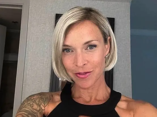 Brigitte Boisjoli partage de rares photos damour avec ... et fait fondre les internautes 1 Brigitte Boisjoli partage de rares photos damour avec ... et fait fondre les internautes Capture decran le 2025 12 14 a 03.40.28 Brigitte Boisjoli partage de rares photos damour avec ... et fait fondre les internautes