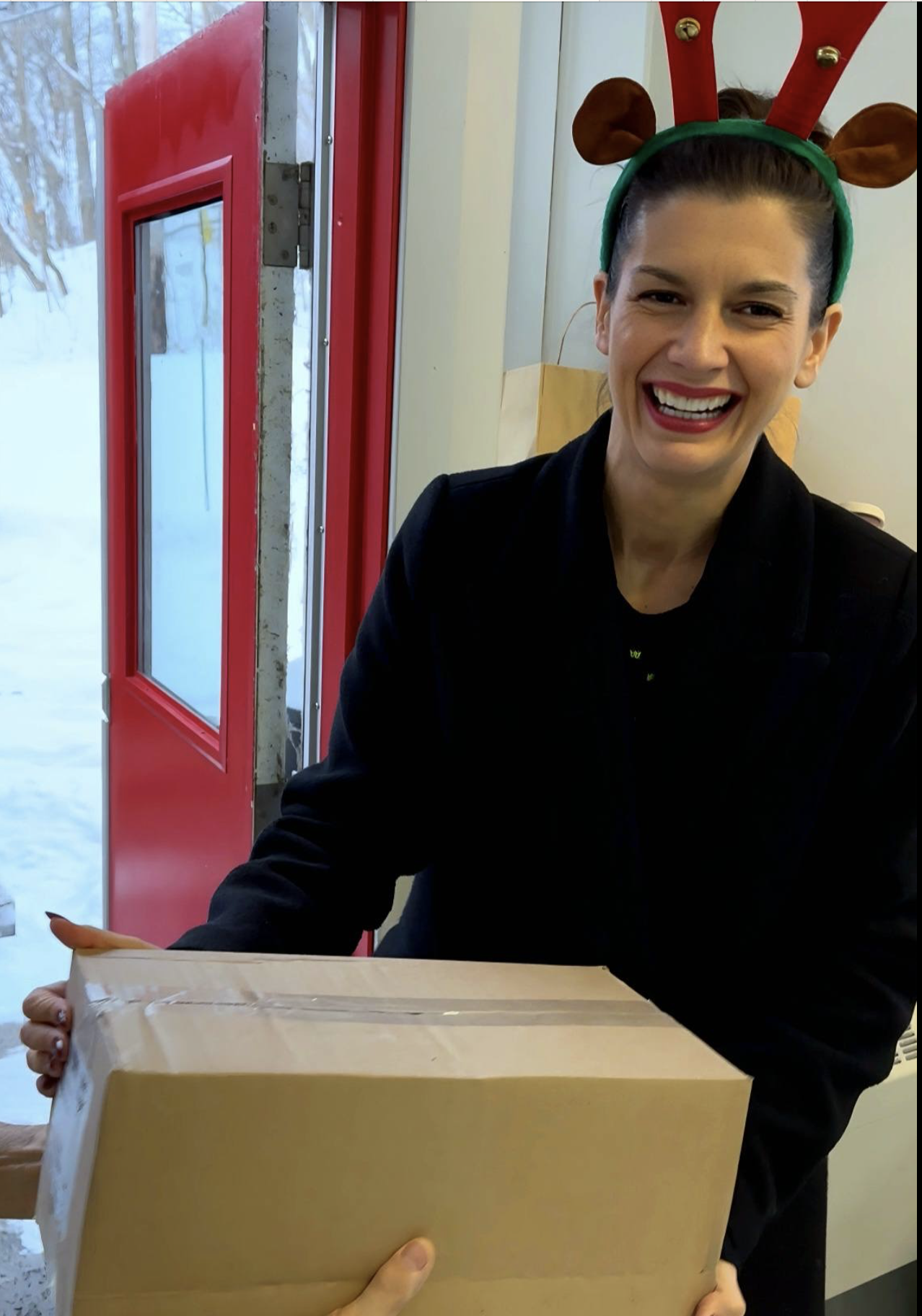 Capture decran le 2025 12 15 a 17.15.05 Le chandail de No&euml;l de Genevi&egrave;ve Guilbault fait vivement r&eacute;agir sur les r&eacute;seaux sociaux