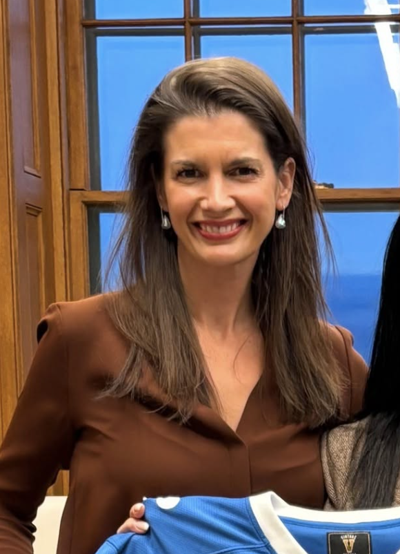 Capture decran le 2025 12 15 a 17.22.07 e1765837399288 Le chandail de No&euml;l de Genevi&egrave;ve Guilbault fait vivement r&eacute;agir sur les r&eacute;seaux sociaux