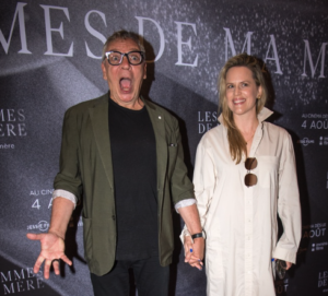 Marc Labrèche en amour : Voici les(20) photosde sa fiancée et lui, déguisé en femme, qui font réagir 9 Marc Labrèche en amour : Voici les(20) photosde sa fiancée et lui, déguisé en femme, qui font réagir Capture decran le 2025 12 16 a 00.18.34 Marc Labrèche en amour : Voici les(20) photosde sa fiancée et lui, déguisé en femme, qui font réagir