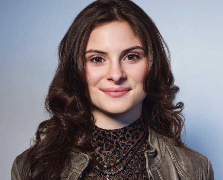 Capture decran le 2025 12 16 a 08.50.20 Les looks du temps des F&ecirc;tes de Mia Tinayre font beaucoup jaser