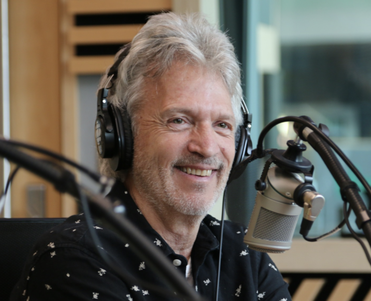 Capture decran le 2025 12 16 a 11.40.50 Claude Meunier pose sur une photo de couple avec sa conjointe bien connue