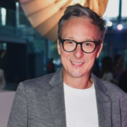 Capture decran le 2025 12 16 a 22.47.58 Pierre-Fran&ccedil;ois Legendre et son fils sur le tapis rouge : une ressemblance qui captive les foules !