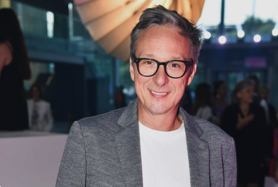 Capture decran le 2025 12 16 a 22.47.58 Pierre-Fran&ccedil;ois Legendre et son fils sur le tapis rouge : une ressemblance qui captive les foules !