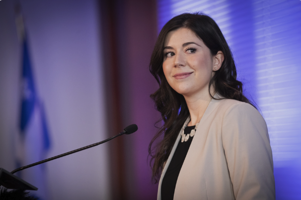 Capture decran le 2025 12 17 a 00.27.01 Catherine Fournier : De l'Espoir &agrave; l'&Eacute;motion, Comment Elle a Surpris Son Mari avec la Nouvelle de Sa Grossesse