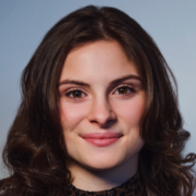 Capture decran le 2025 12 17 a 03.46.30 Mia Tinayre &eacute;blouit encore : D&eacute;couvrez comment elle transforme des moments de vie en v&eacute;ritables spectacles !