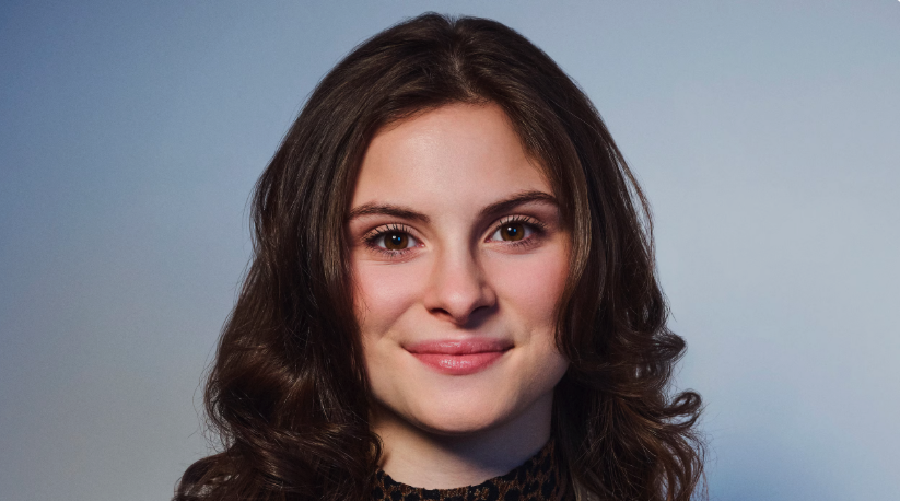 Capture decran le 2025 12 17 a 03.46.30 Mia Tinayre &eacute;blouit encore : D&eacute;couvrez comment elle transforme des moments de vie en v&eacute;ritables spectacles !