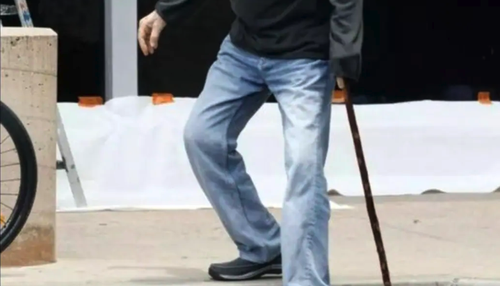 Les derniers instants déchirants d’une légende de Hollywood : saurez-vous deviner de qui il s’agit ? 1 Les derniers instants déchirants d’une légende de Hollywood : saurez-vous deviner de qui il s’agit ? Capture decran le 2025 12 18 a 00.37.06 e1766036473981 Les derniers instants déchirants d’une légende de Hollywood : saurez-vous deviner de qui il s’agit ?