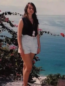 Cette ancienne Miss très connue a complètement changé… et les internautes n’en reviennent pas ! 3 Cette ancienne Miss très connue a complètement changé… et les internautes n’en reviennent pas ! Capture decran le 2025 12 18 a 01.06.31 Cette ancienne Miss très connue a complètement changé… et les internautes n’en reviennent pas !