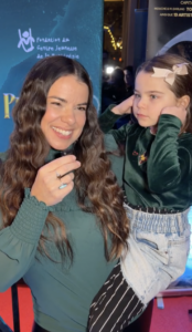 Mirianne Brûlé dévoile son Amour aux beaux yeux : première apparition en publique 12 Mirianne Brûlé dévoile son Amour aux beaux yeux : première apparition en publique Capture decran le 2025 12 18 a 03.52.20 Mirianne Brûlé dévoile son Amour aux beaux yeux : première apparition en publique