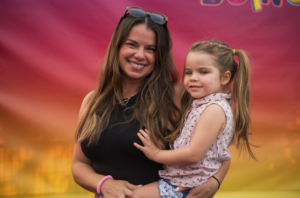 Mirianne Brûlé dévoile son Amour aux beaux yeux : première apparition en publique 6 Mirianne Brûlé dévoile son Amour aux beaux yeux : première apparition en publique Capture decran le 2025 12 18 a 03.59.34 Mirianne Brûlé dévoile son Amour aux beaux yeux : première apparition en publique