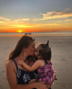 Mirianne Brûlé dévoile son Amour aux beaux yeux : première apparition en publique 13 Mirianne Brûlé dévoile son Amour aux beaux yeux : première apparition en publique Capture decran le 2025 12 18 a 04.01.20 Mirianne Brûlé dévoile son Amour aux beaux yeux : première apparition en publique