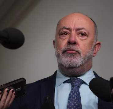 Coup de Tonnerre : Christian Dubé Lâche Son Poste de Ministre de la Santé et Surprend Tout le Monde 2 Coup de Tonnerre : Christian Dubé Lâche Son Poste de Ministre de la Santé et Surprend Tout le Monde Capture decran le 2025 12 18 a 16.43.06 Coup de Tonnerre : Christian Dubé Lâche Son Poste de Ministre de la Santé et Surprend Tout le Monde