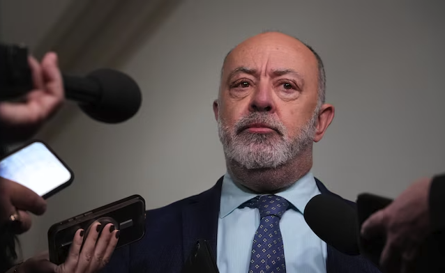 Coup de Tonnerre : Christian Dubé Lâche Son Poste de Ministre de la Santé et Surprend Tout le Monde 1 Coup de Tonnerre : Christian Dubé Lâche Son Poste de Ministre de la Santé et Surprend Tout le Monde Capture decran le 2025 12 18 a 16.43.06 Coup de Tonnerre : Christian Dubé Lâche Son Poste de Ministre de la Santé et Surprend Tout le Monde