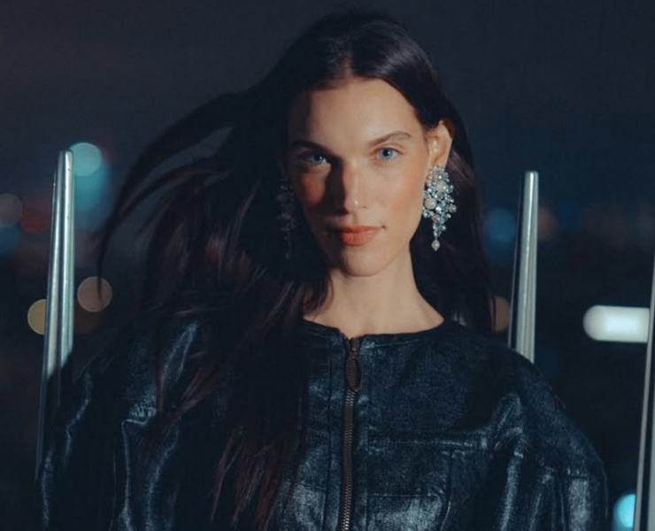 Capture decran le 2025 12 22 a 09.41.53 Charlotte Cardin : sa robe fait sensation sur le tapis rouge de Cannes