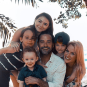 Capture decran le 2025 12 24 a 09.22.48 La fille de Guillaume Lemay-Thivierge publie un clich&eacute; rare de ses demi-fr&egrave;res, qui ont beaucoup grandi