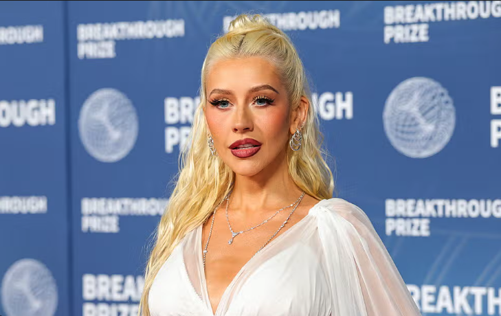 Capture décran le 2025 12 19 à 14.12.55 Christina Aguilera ose un look audacieux&hellip; pour faire ses courses !