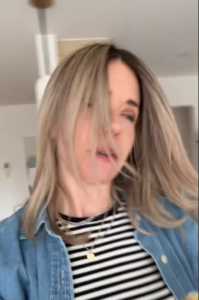 Capture décran le 2025 12 19 à 22.33.54 Sabrina Cournoyer : Son Nouveau Look de Cheveux Va Vous &Eacute;blouir pour les F&ecirc;tes!