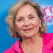 Capture le 2025 12 22 a 01.14.17 France Castel : Sa Vid&eacute;o Surprise qui R&eacute;chauffe les C&oelig;urs Qu&eacute;b&eacute;cois apr&egrave;s ses Probl&egrave;mes de Sant&eacute;