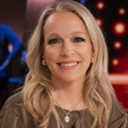 Capture le 2025 12 22 a 02.25.17 Incroyable : Cette Chanteuse Ressemble Comme Deux Gouttes d'Eau &agrave; Annie Villeneuve... Et Ce N'est Pas Sa Jumelle !