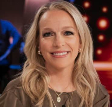 Capture le 2025 12 22 a 02.25.17 Incroyable : Cette Chanteuse Ressemble Comme Deux Gouttes d'Eau &agrave; Annie Villeneuve... Et Ce N'est Pas Sa Jumelle !