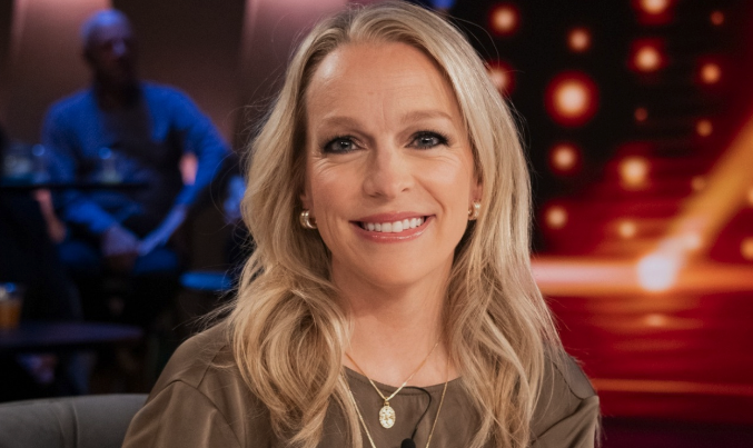 Capture le 2025 12 22 a 02.25.17 Cette chanteuse est le v&eacute;ritable sosie d'Annie Villeneuve&hellip; et non, ce n&rsquo;est pas sa s&oelig;ur Suzie!