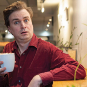 Capture le 2025 12 22 a 04.37.08 Un No&euml;l sans Rires pour Arnaud Soly : La Douleur Derri&egrave;re la Sc&egrave;ne