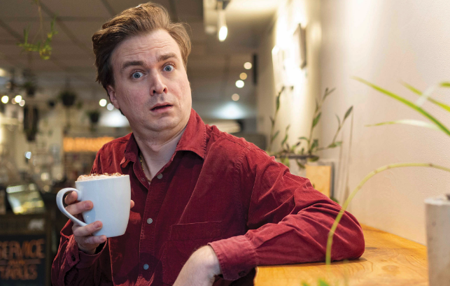 Capture le 2025 12 22 a 04.37.08 Un No&euml;l sans Rires pour Arnaud Soly : La Douleur Derri&egrave;re la Sc&egrave;ne