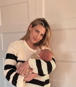 Capture le 2025 12 22 a 17.05.32 Les Tendres Moments d'Alexandra De Simon avec son(...) : Un Amour Captur&eacute; en Images