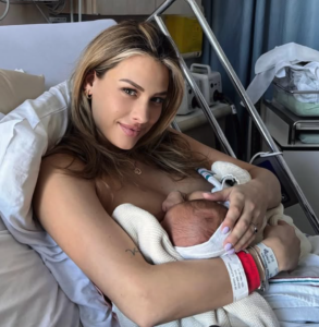 Capture le 2025 12 22 a 17.06.18 Les Tendres Moments d'Alexandra De Simon avec son(...) : Un Amour Captur&eacute; en Images