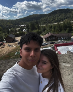 Capture le 2025 12 24 a 00.23.18 Charlie Lemay-Thivierge partage des photos d&rsquo;amour avec son ... chum, juste &agrave; temps pour les F&ecirc;tes