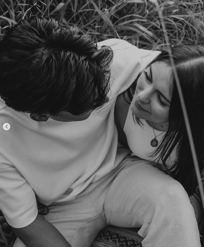 Capture le 2025 12 24 a 00.39.41 Charlie Lemay-Thivierge partage des clich&eacute;s amoureux avec son conjoint