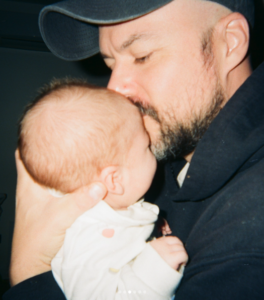 Capture le 2025 12 24 a 01.39.00 Un No&euml;l Pas Comme les Autres pour Sarah-Jeanne : D&eacute;couvrez Son Univers Magique",