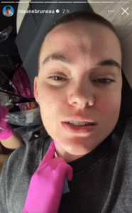 Capture le 2025 12 24 a 04.25.00 Roxane Bruneau se fait tatouer dans le cou... &agrave; quelques heures de No&euml;l!