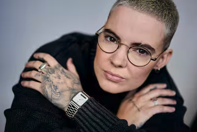 Capture le 2025 12 24 a 04.27.16 Roxane Bruneau se fait tatouer dans le cou... &agrave; quelques heures de No&euml;l!