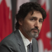 Capture le 2025 12 26 a 20.42.28 Justin Trudeau surprend en d&eacute;voilant une photo de famille pour No&euml;l, et les r&eacute;actions fusent !