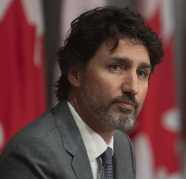 Capture le 2025 12 26 a 20.42.28 Justin Trudeau surprend en d&eacute;voilant une photo de famille pour No&euml;l, et les r&eacute;actions fusent !