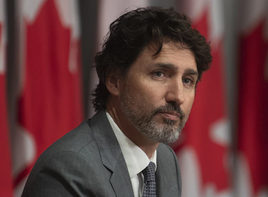 Capture le 2025 12 26 a 20.42.28 Justin Trudeau surprend en d&eacute;voilant une photo de famille pour No&euml;l, et les r&eacute;actions fusent !