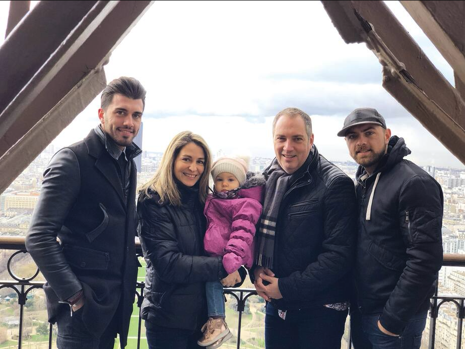 Capture le 2025 12 26 à 01.50.58 R&eacute;v&eacute;lation choc : Antoine d&rsquo;OD Tentations est le fils d&rsquo;une grande vedette qu&eacute;b&eacute;coise&hellip; et ce n&rsquo;est pas n&rsquo;importe qui!