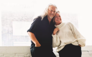 Capture le 2025 12 27 a 03.11.11 Voici celle qui fait battre le c&oelig;ur de Normand D'Amour : une artiste discr&egrave;te au parcours impressionnant