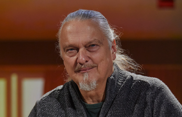 Capture le 2025 12 27 a 03.12.58 Voici celle qui fait battre le c&oelig;ur de Normand D'Amour : une artiste discr&egrave;te au parcours impressionnant