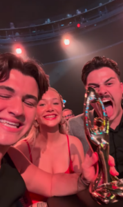 Capture le 2025 12 28 a 02.09.57 Romie Lacasse &eacute;blouit avec son nouveau look : la transformation qui fait le buzz sur internet !